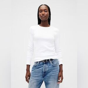 GAP small Classic White Long Sleeve Tee